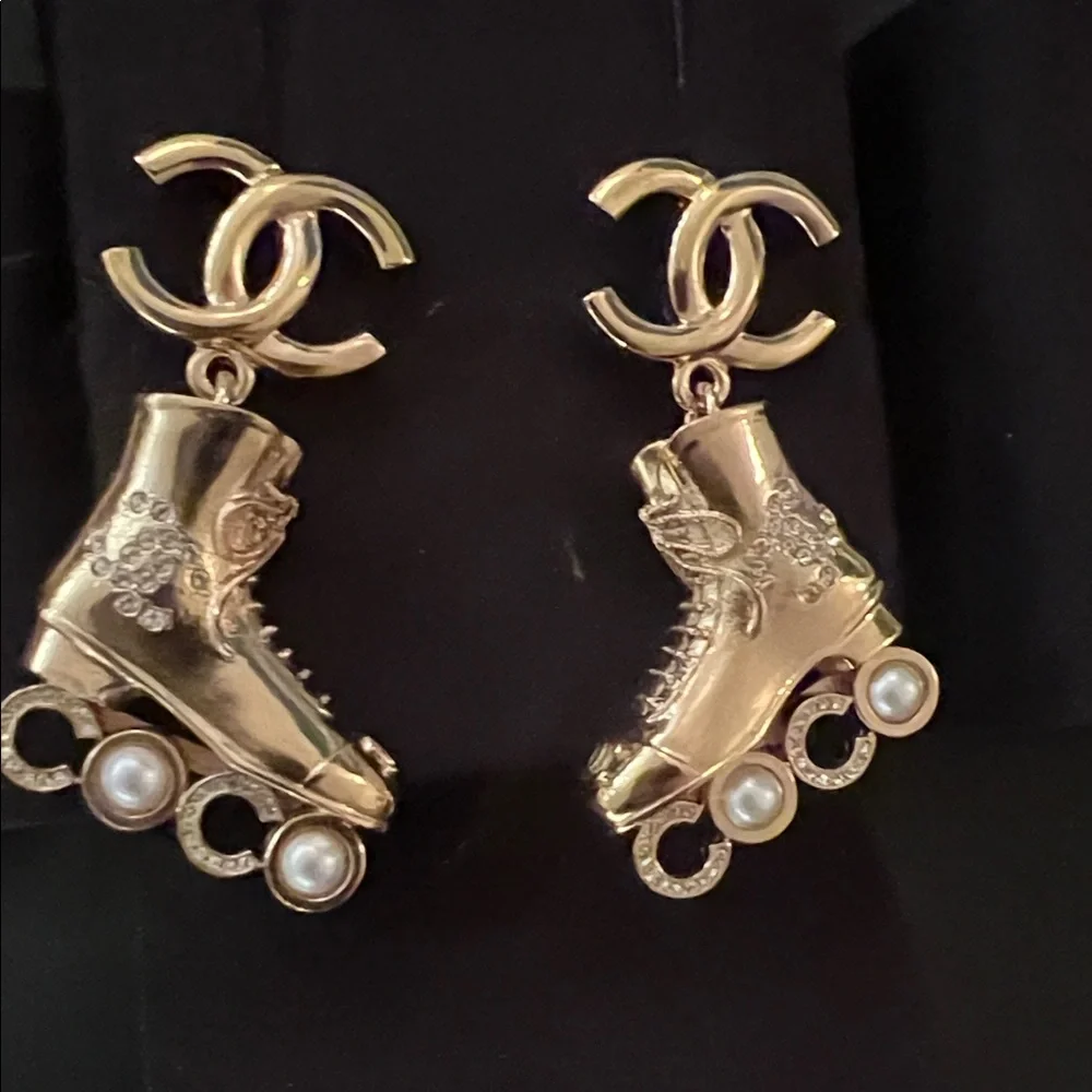 CHANEL Gold Roller Blade Boot Pearl Spells out COCO, interlocking CC Earrings - Picture 7 of 7